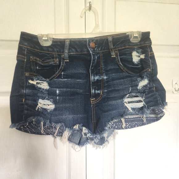 American Eagle Womens Distressed Denim Shorts With Peekaboo Pocket Liner - Size6 - Picture 3 of 13